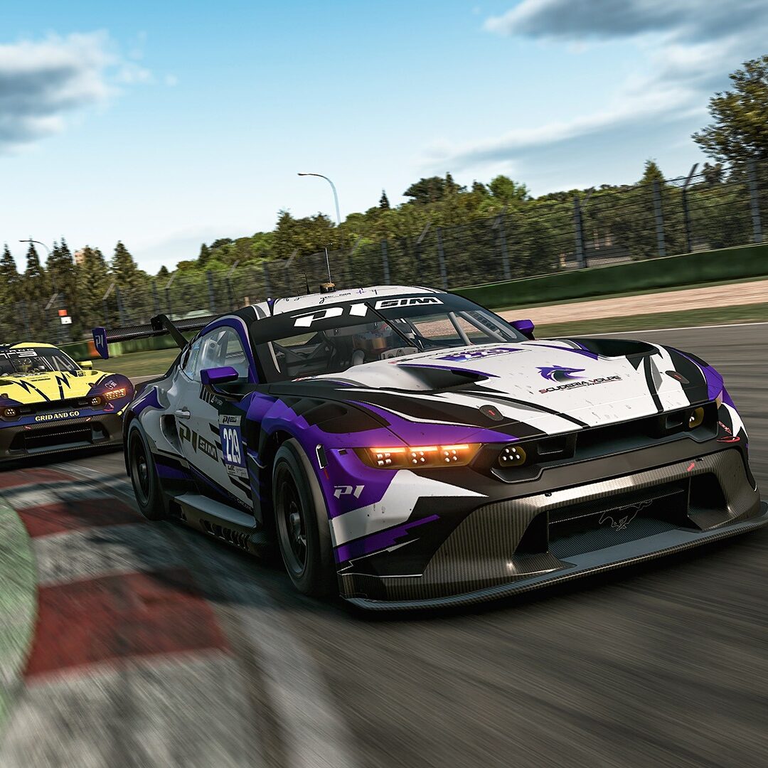 Nous voyons ici une bataille en IVRA Endurance Series Round 2, deux voitures sont de 3/4 face en pleine vitesse