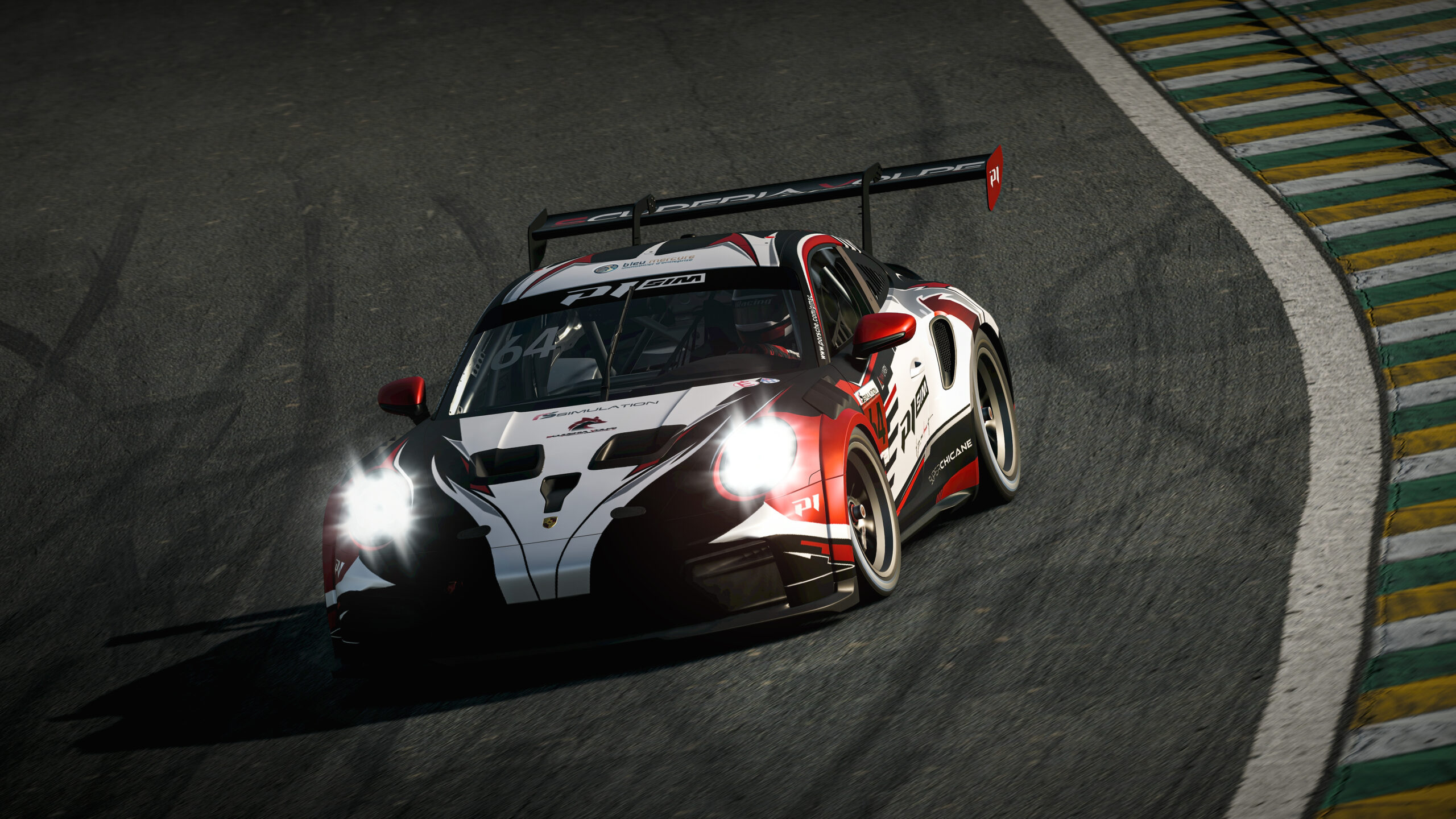 Nous voyons ici la Porsche Cup vue de face, en virage, en entrainement pour l'ARL Porsche Cup 2026